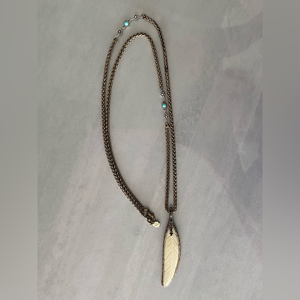 Adorable Lucky Brand Feather Necklace in Goldtone, Turquoise Accents